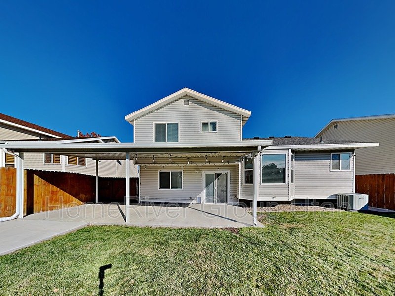 Spacious 3 Bed, 3 Bath Murray Home in a Prime Location! property image